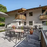 Malo By We Rent, Summercard Included 아파트
